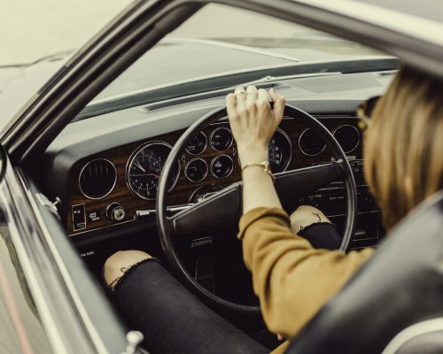 VROUW AUTO